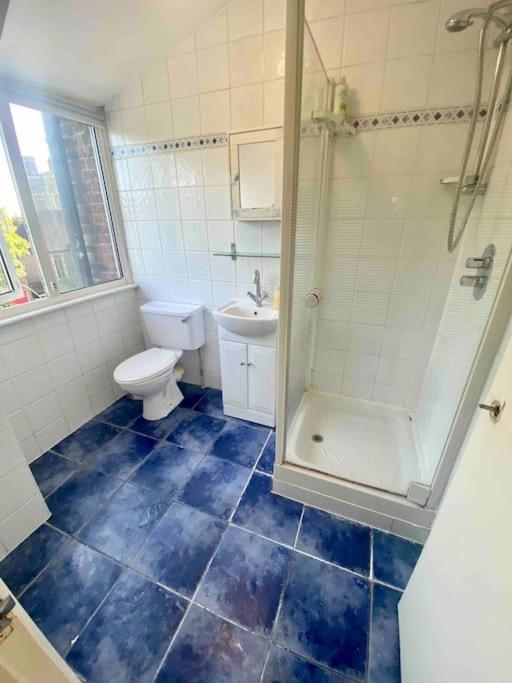 Penthouse Studio With 2 Double Beds & Smart Tv. Great London Location Lägenhet Exteriör bild